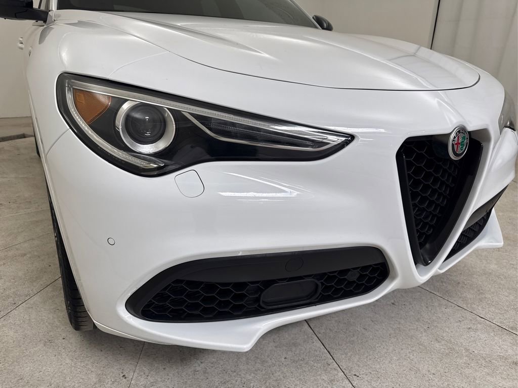 Used 2022 Alfa Romeo Stelvio Veloce AWD/4WD image 13