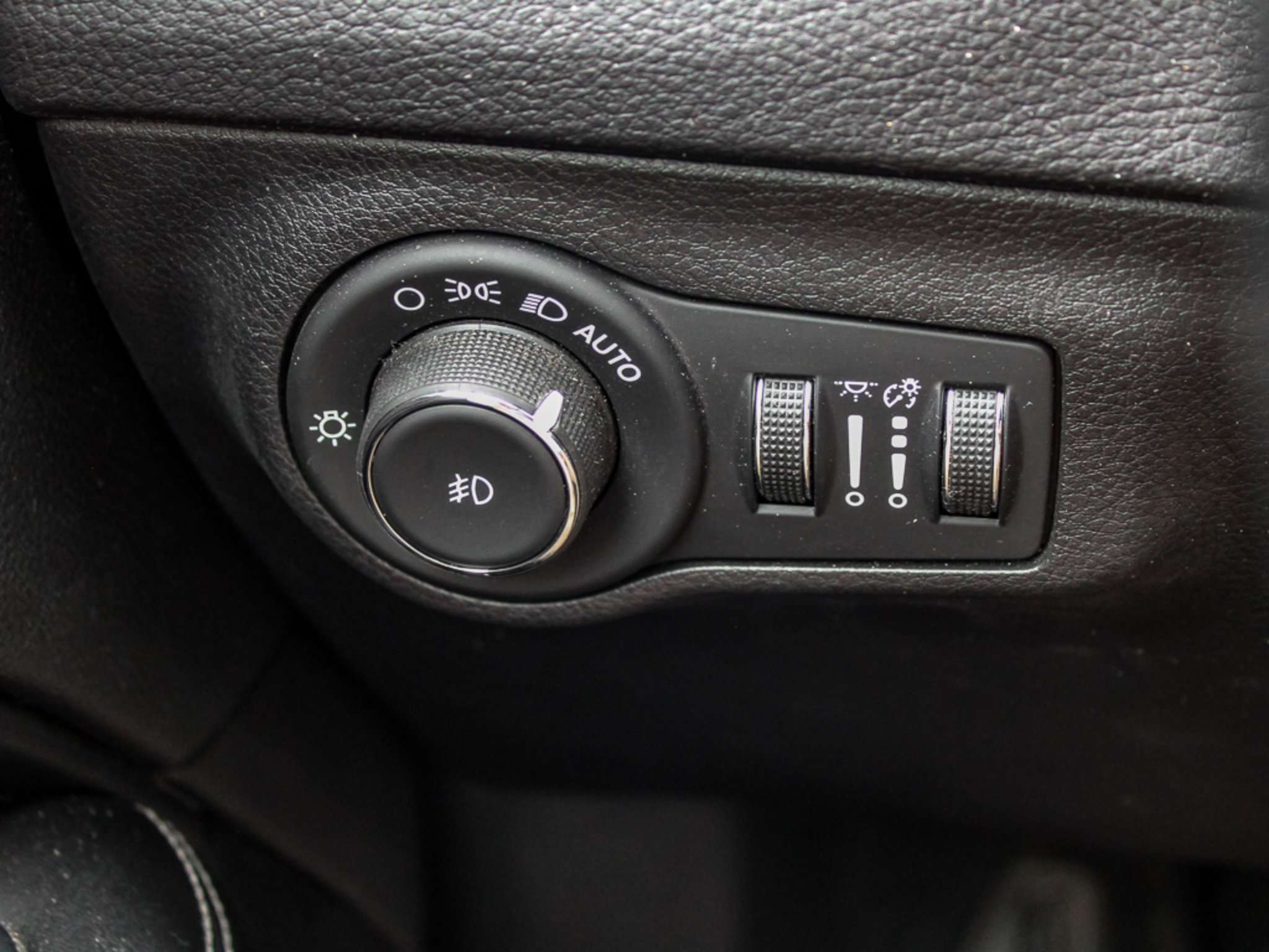 Used 2021 Jeep Compass Latitude w/ Sun and Sound Group AWD/4WD image 32