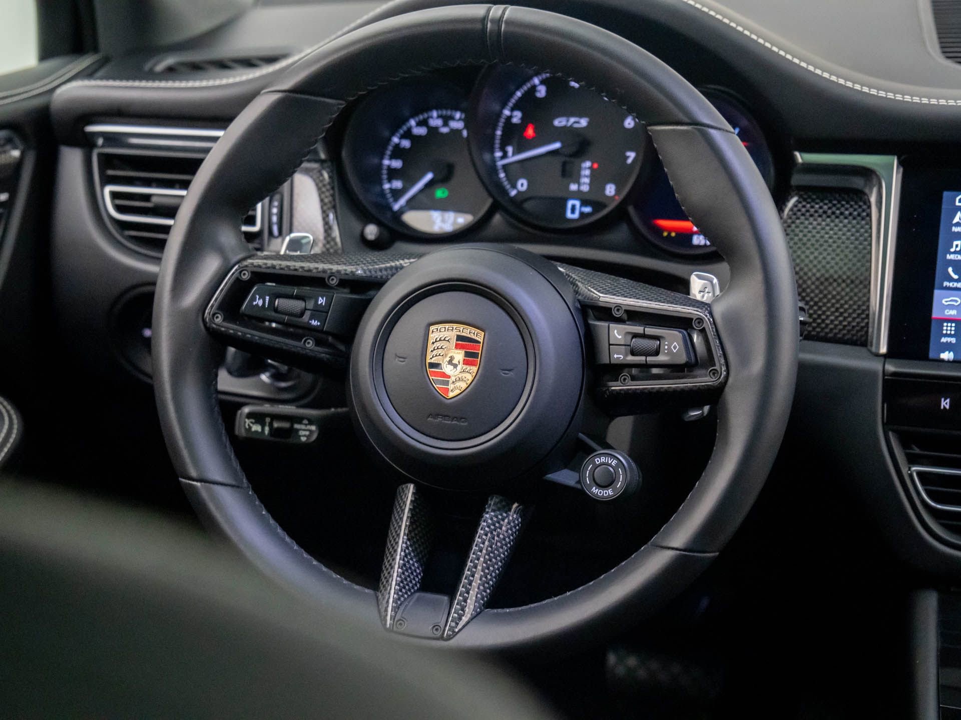 Certified 2025 Porsche Macan GTS image 12