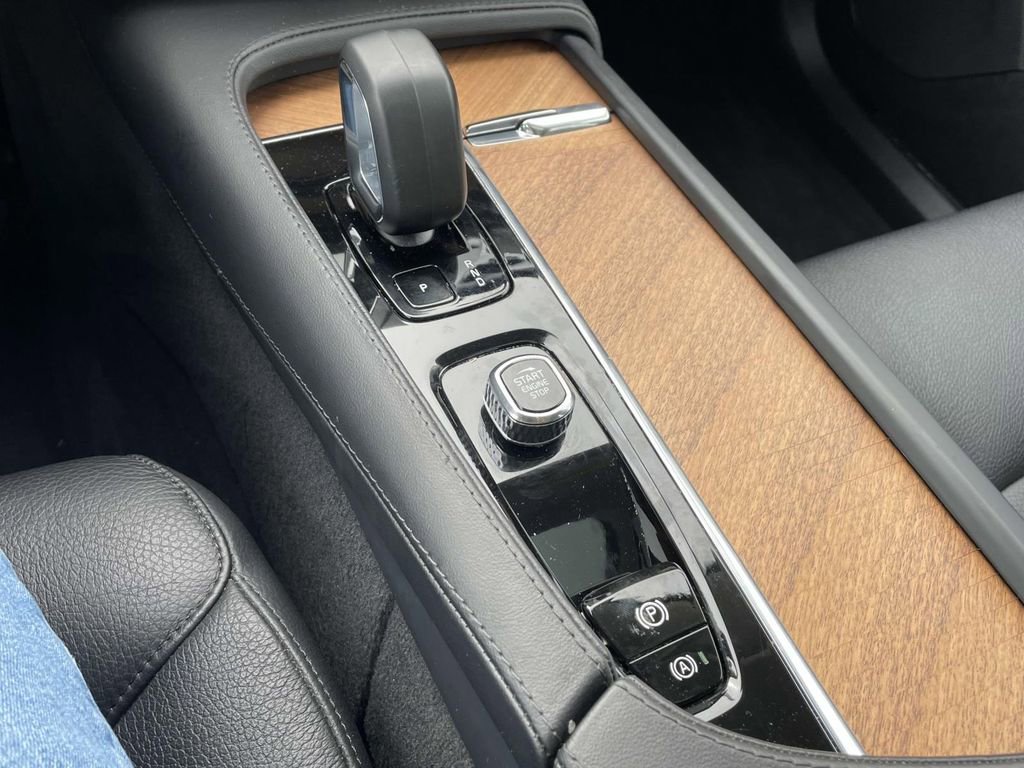 Used 2023 Volvo XC90 T8 Plus image 23