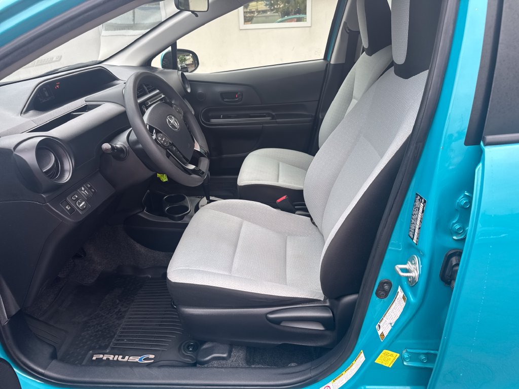 Used 2018 Toyota Prius C One FWD image 10