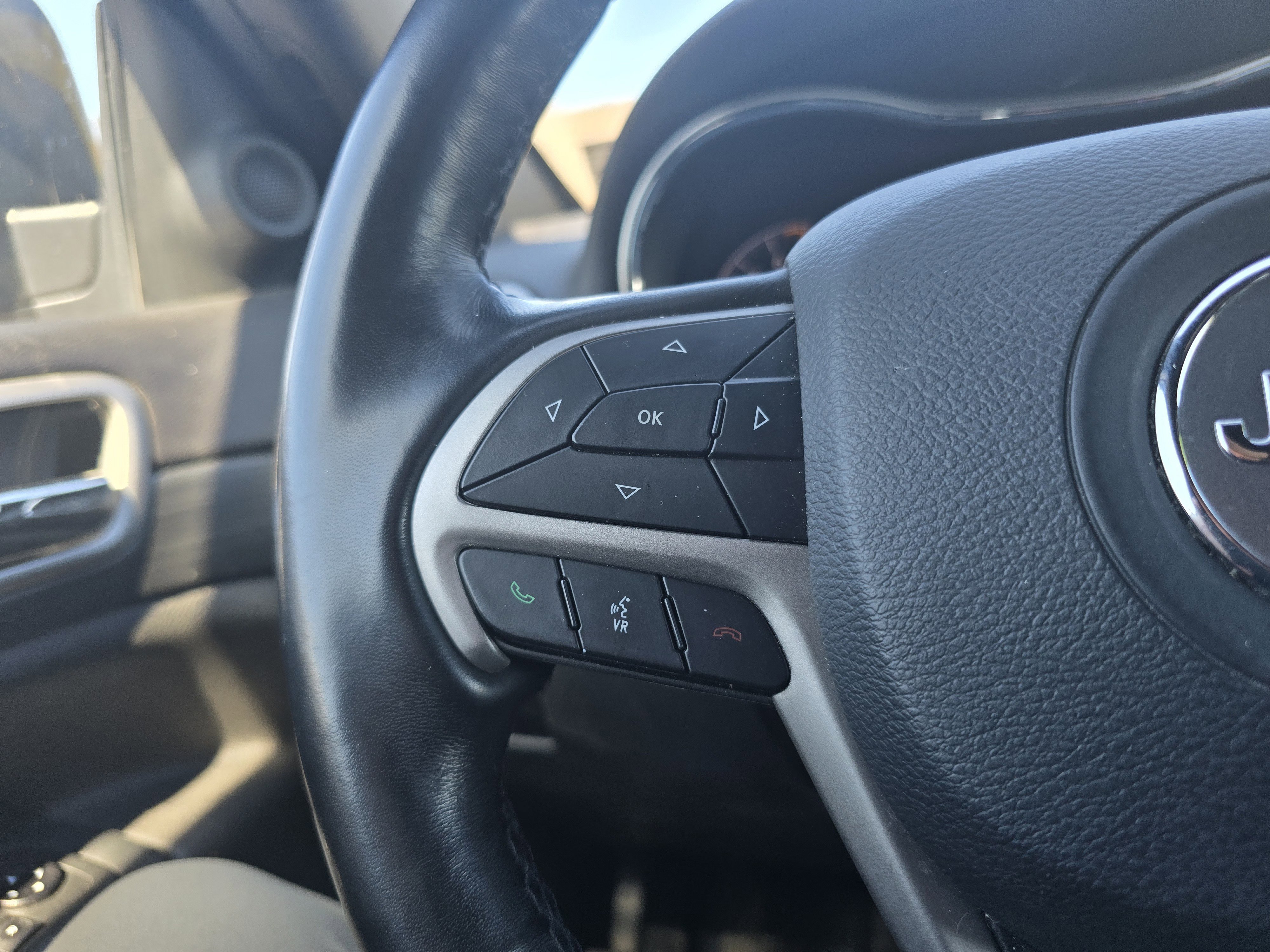 Used 2020 Jeep Grand Cherokee Altitude AWD/4WD image 18