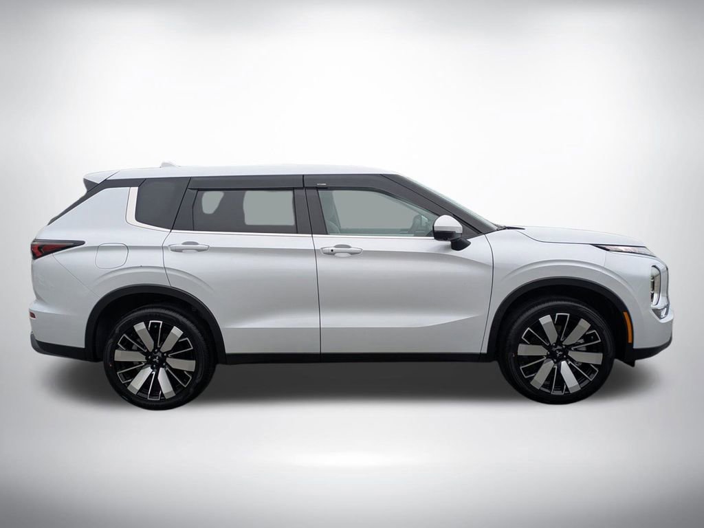 New 2026 Mitsubishi Outlander SE FWD image 2