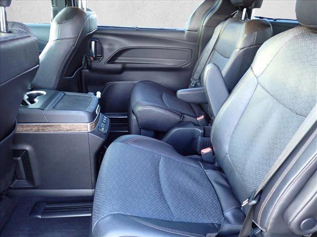 Used 2025 Toyota Sienna Platinum image 10