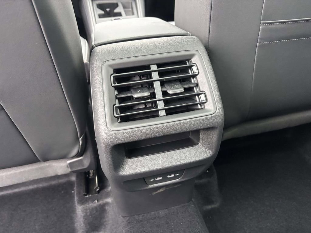 New 2026 Volkswagen Tiguan SE R-Line image 32