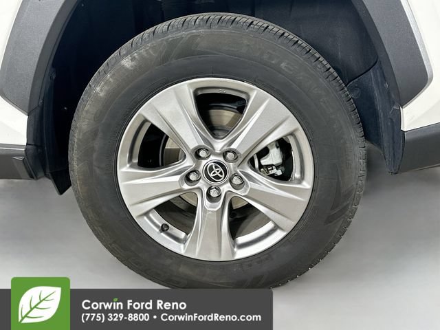 Used 2024 Toyota RAV4 XLE AWD/4WD image 32