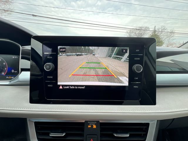 Used 2025 Volkswagen Taos SE image 17