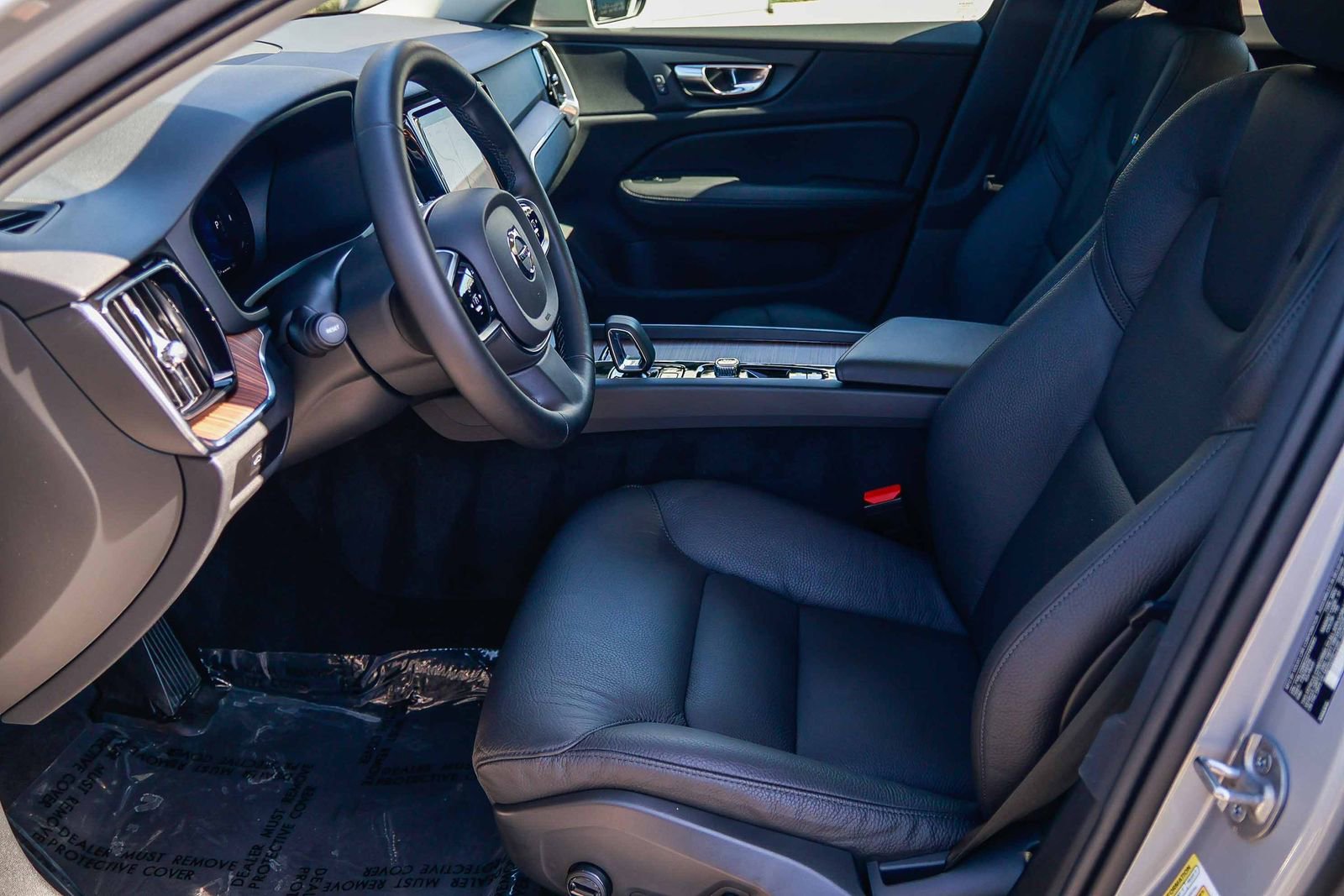 Used 2025 Volvo V60 B5 Cross Country Plus image 20