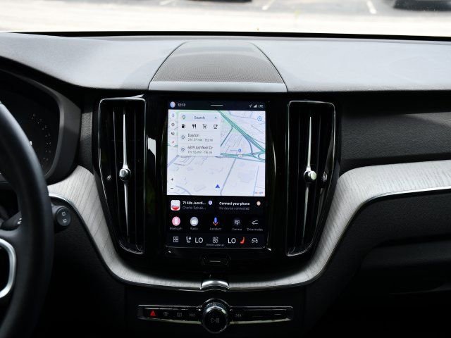 Certified 2025 Volvo XC60 B5 Plus AWD/4WD image 21