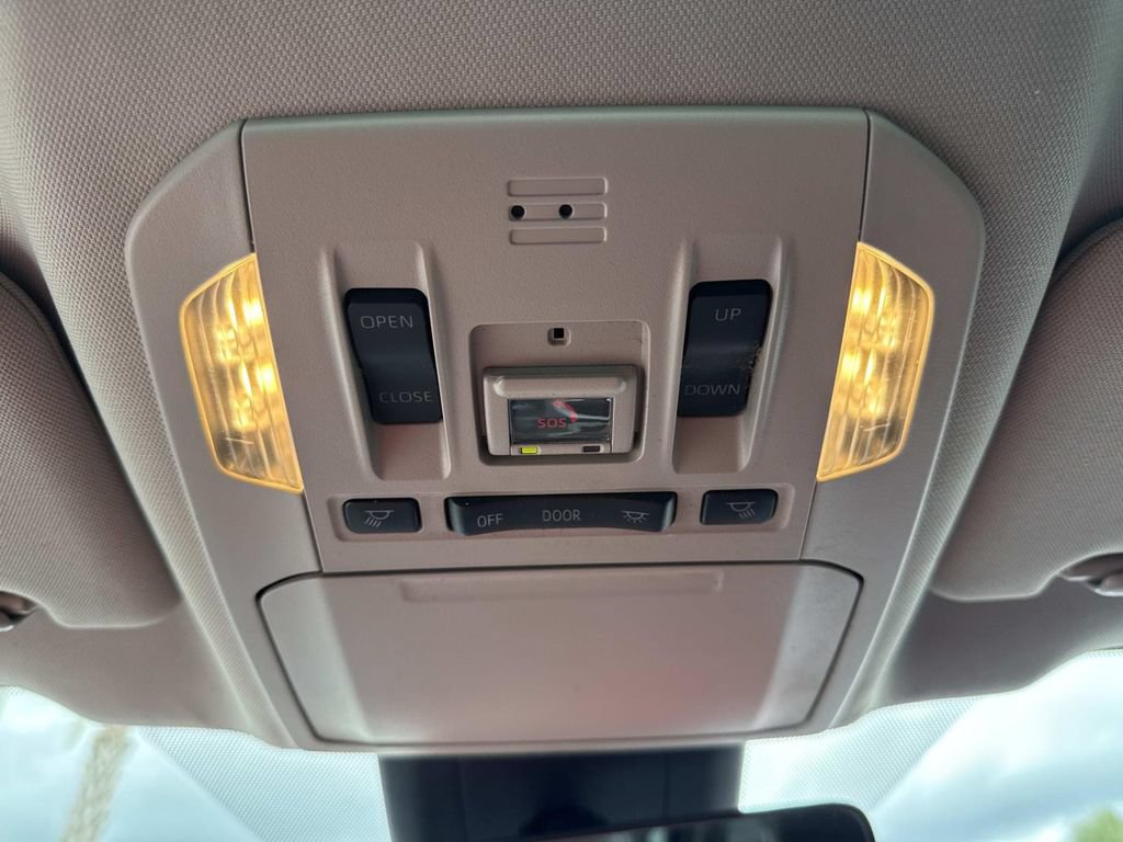 Used 2022 Toyota Highlander Limited FWD image 45
