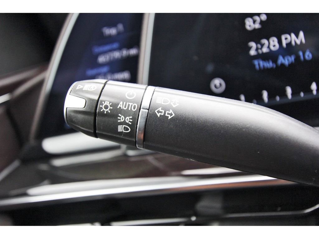 Used 2022 Cadillac Escalade Premium Luxury Platinum w/ Heavy-Duty Trailer Package image 18