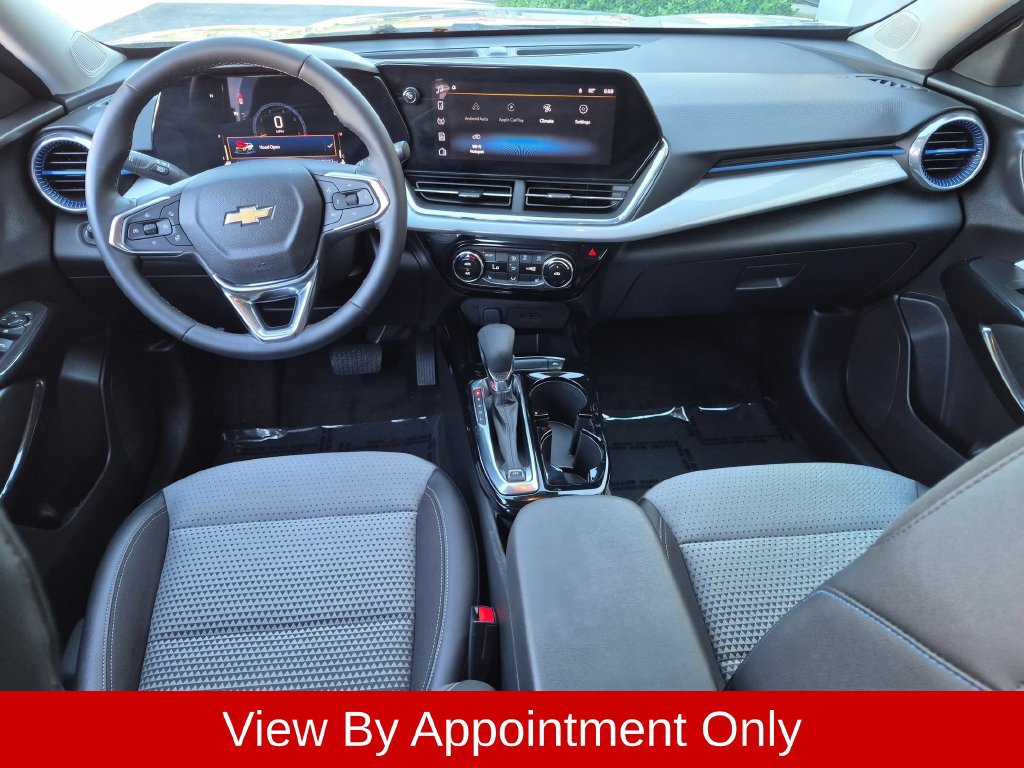 Used 2025 Chevrolet Trax LT w/ LT Convenience Package FWD image 26