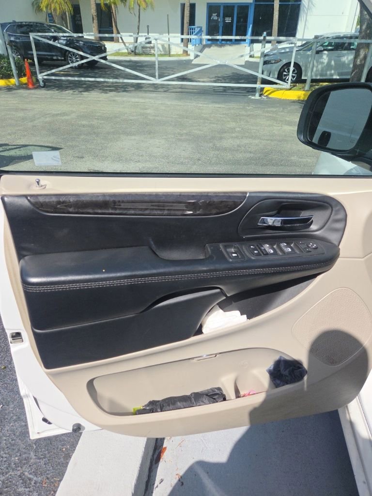 Used 2019 Dodge Grand Caravan SE FWD image 15