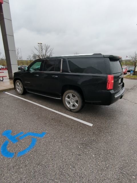 Used 2017 Chevrolet Suburban Premier image 8