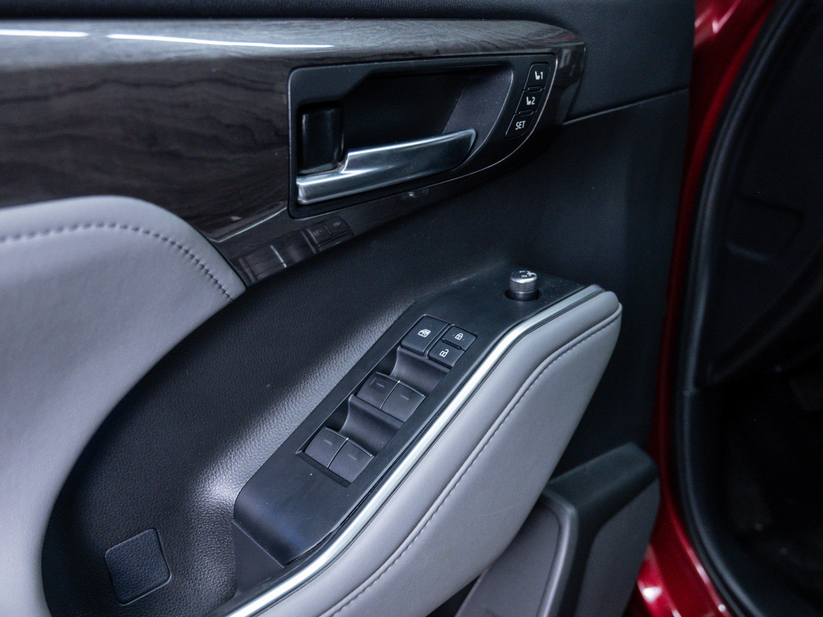 Used 2021 Toyota Highlander Limited image 19