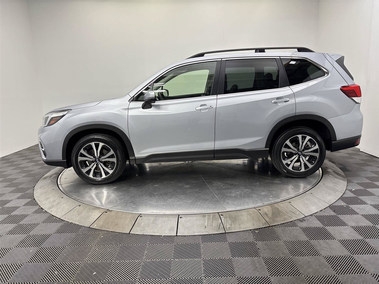 Used 2020 Subaru Forester Limited w/ Popular Package #3 AWD/4WD image 16