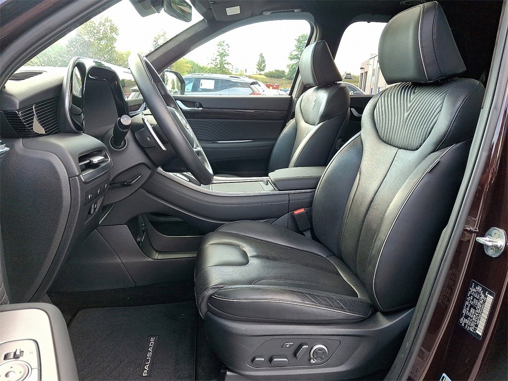 Used 2023 Hyundai Palisade Calligraphy image 17