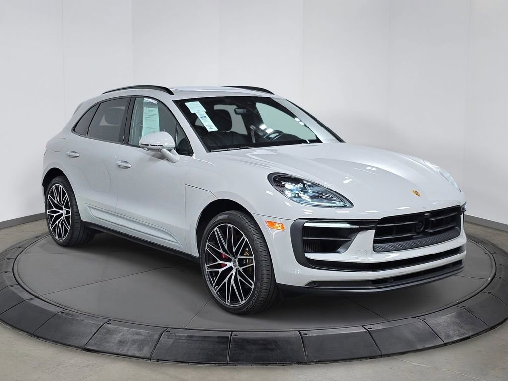Certified 2025 Porsche Macan S AWD/4WD image 9