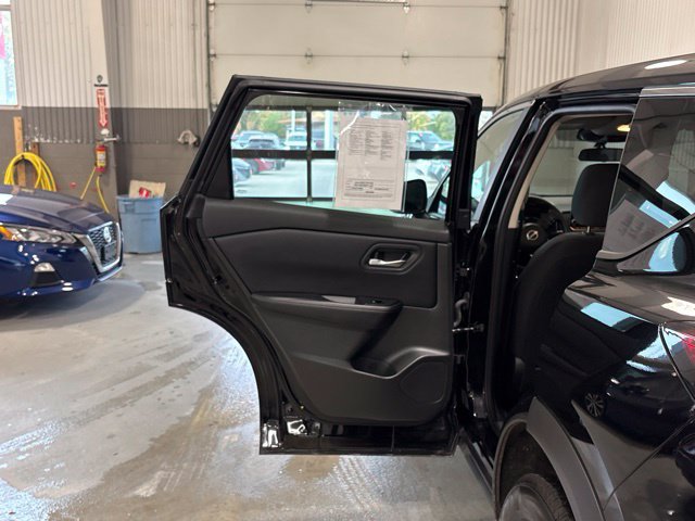 Used 2024 Nissan Rogue SV AWD/4WD image 11