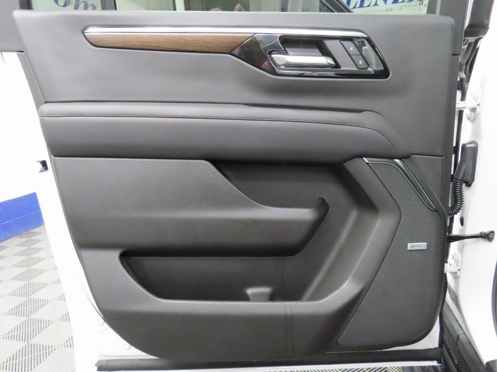 Used 2025 Chevrolet Suburban High Country AWD/4WD image 54
