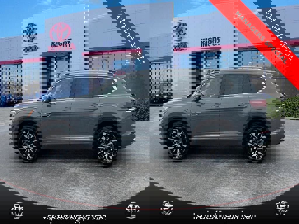 Used 2025 Volkswagen Atlas SEL Premium R-Line image 2