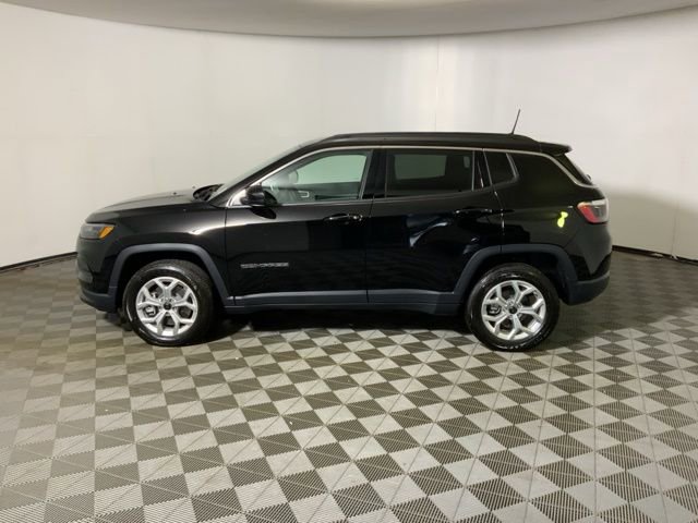Used 2026 Jeep Compass Latitude image 13