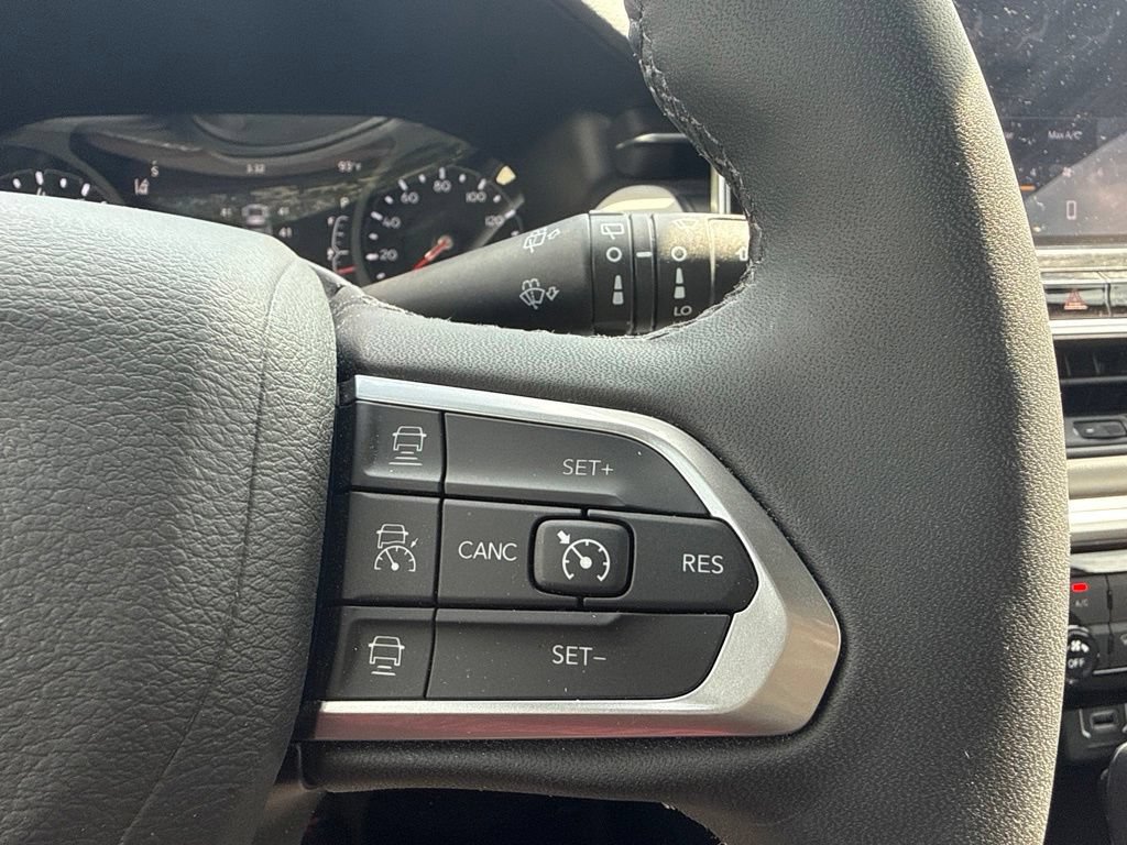 Used 2025 Jeep Compass Limited w/ Sun & Sound Group AWD/4WD image 16