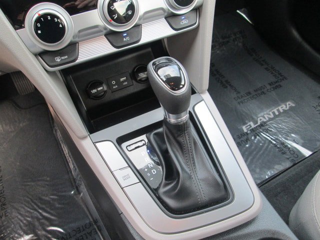Used 2019 Hyundai Elantra SE FWD image 15