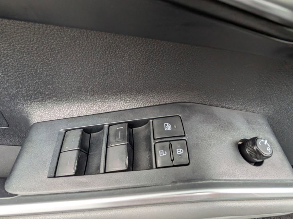 Used 2020 Toyota Highlander XLE AWD/4WD image 15