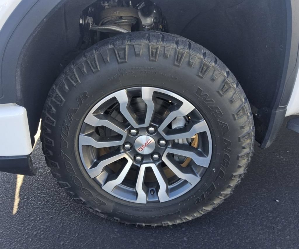 Used 2022 GMC Sierra 1500 AT4 w/ AT4 Premium Package AWD/4WD image 4