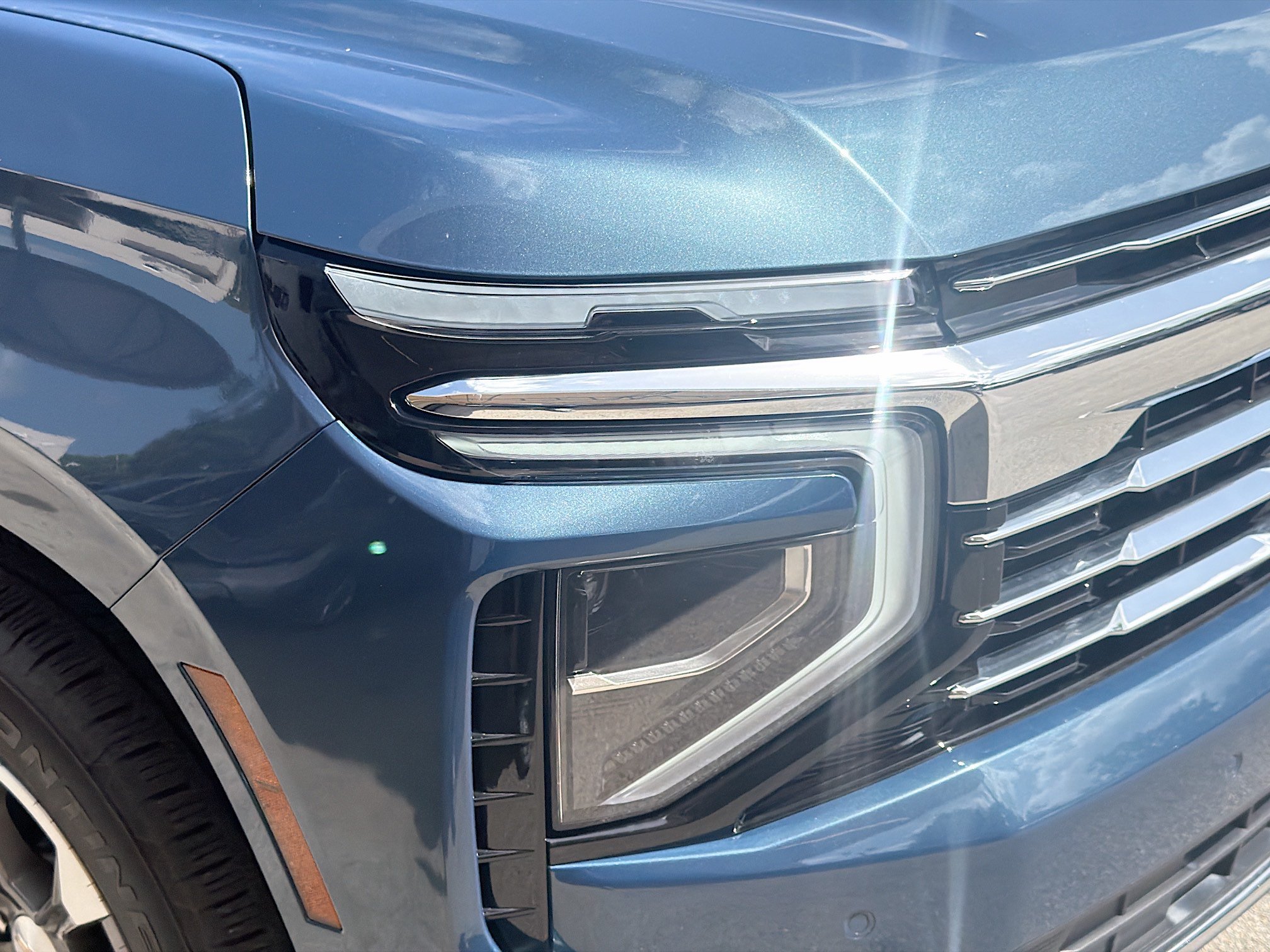 Used 2025 Chevrolet Suburban LT w/ Comfort Package RWD image 32