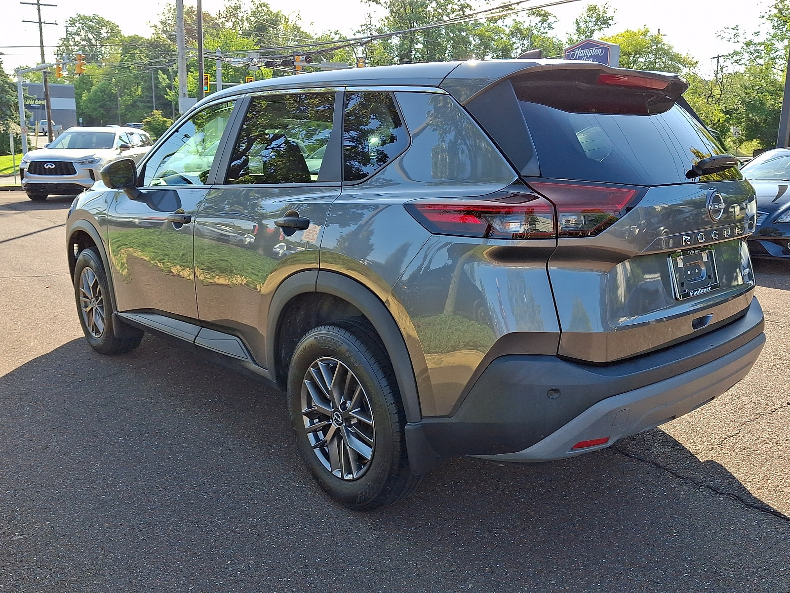 Used 2023 Nissan Rogue S AWD/4WD image 4