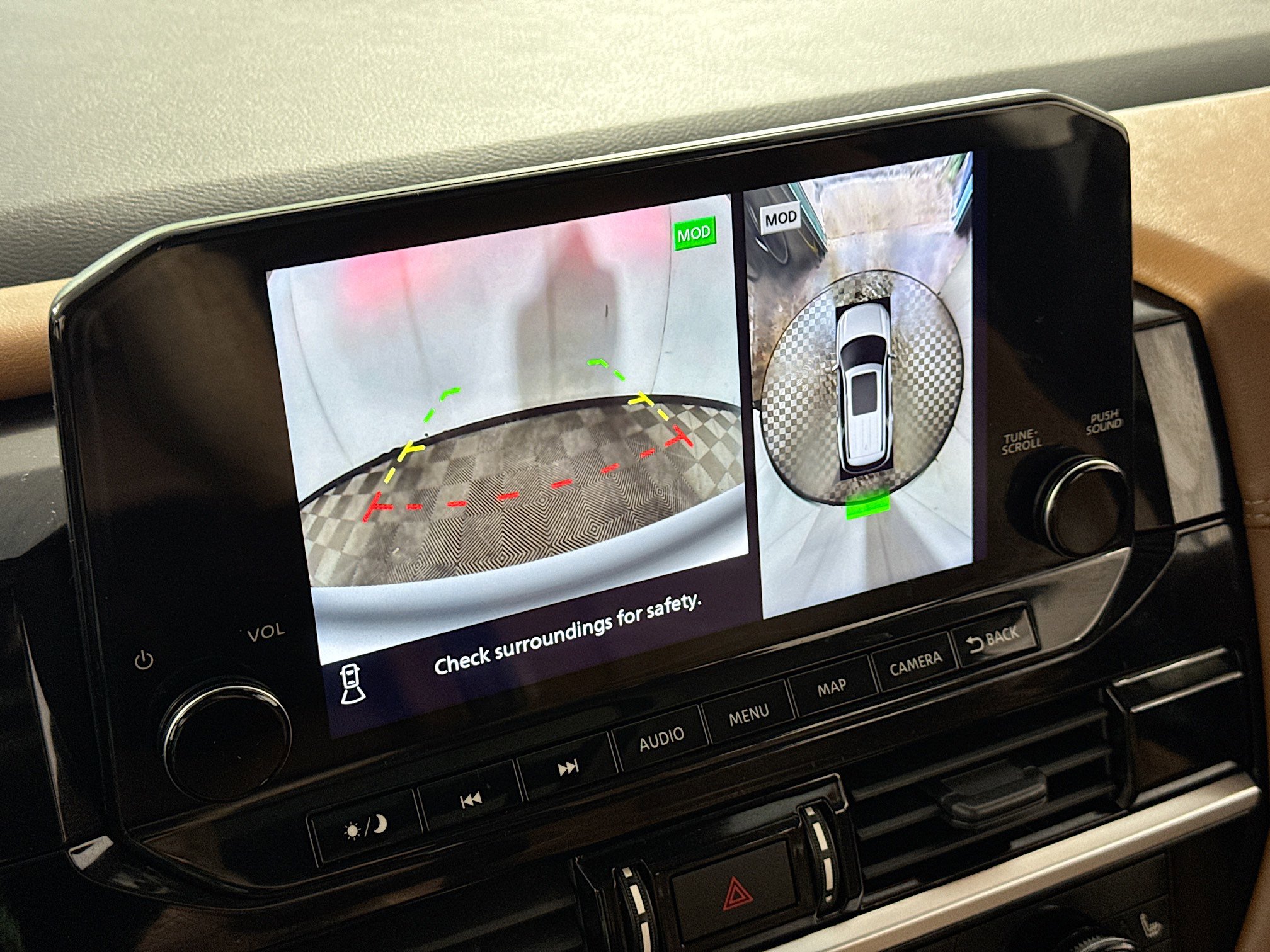 Used 2023 Nissan Pathfinder Platinum image 3