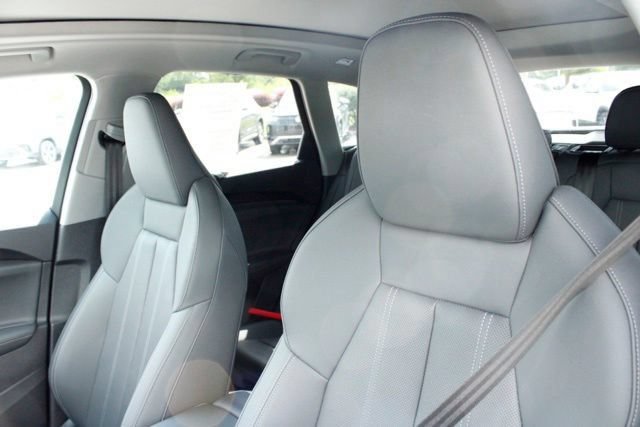 Used 2025 Audi Q5 Premium Plus w/ Premium Plus AWD/4WD image 16
