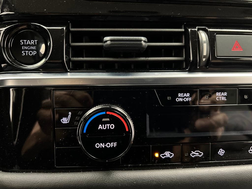 Used 2025 Nissan Pathfinder SL FWD image 50