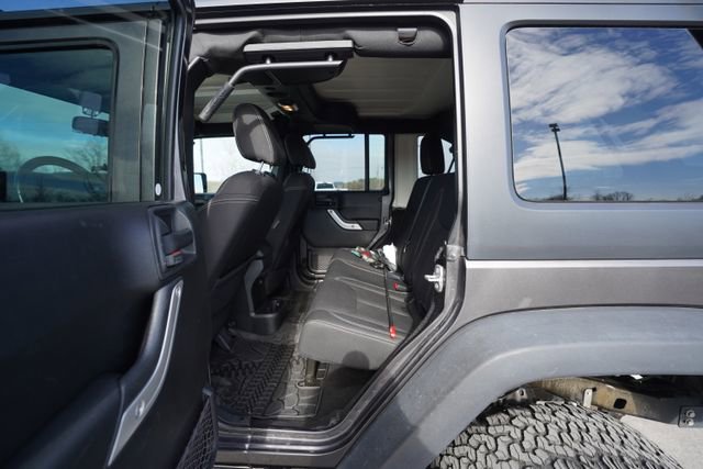 Used 2016 Jeep Wrangler Unlimited Rubicon w/ Connectivity Group image 15