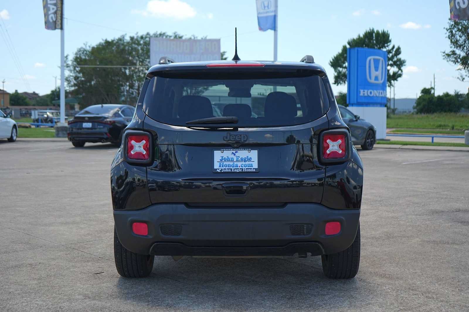 Used 2018 Jeep Renegade Altitude FWD image 5
