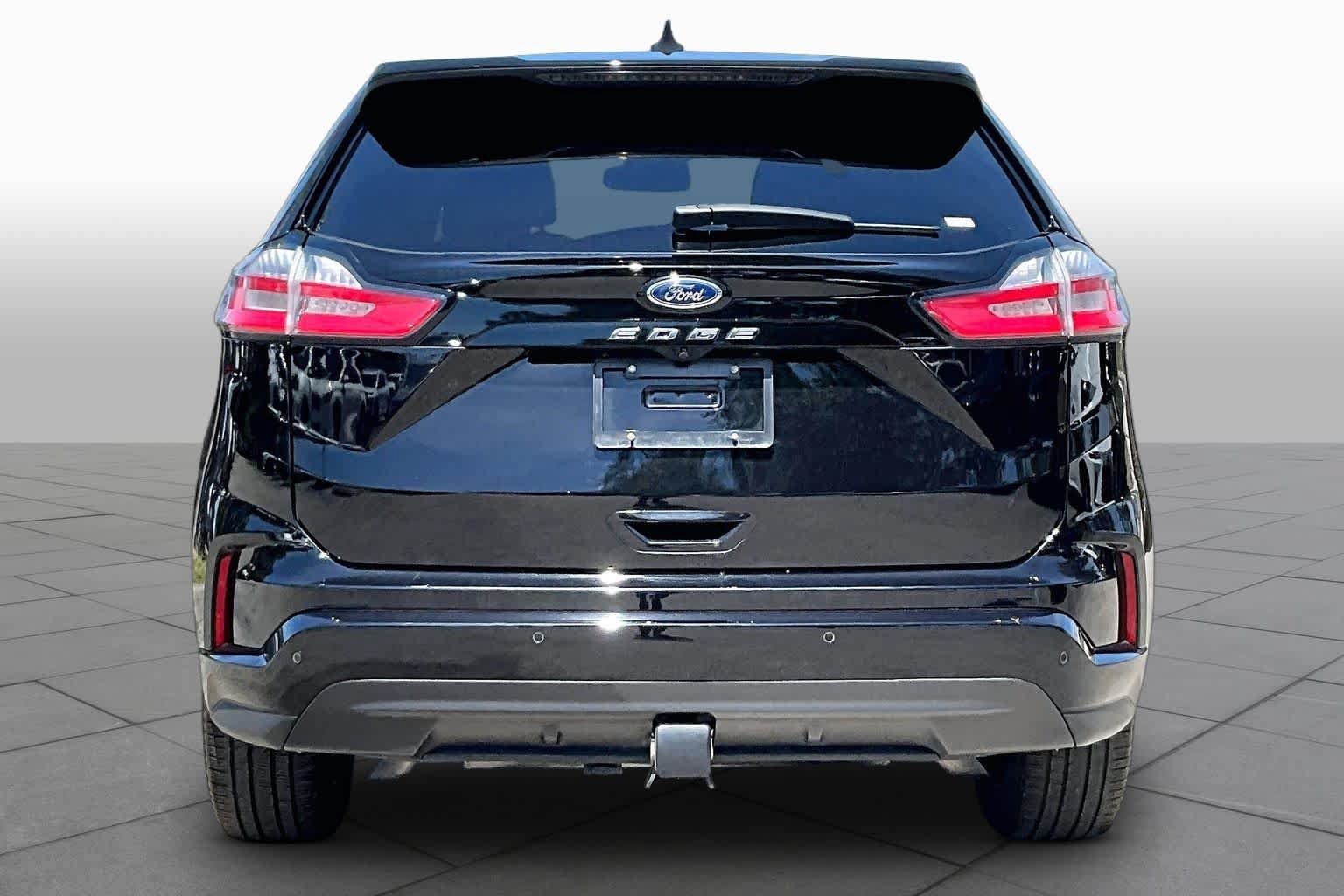 Used 2022 Ford Edge ST-Line w/ Class II Trailer Tow Package AWD/4WD image 8