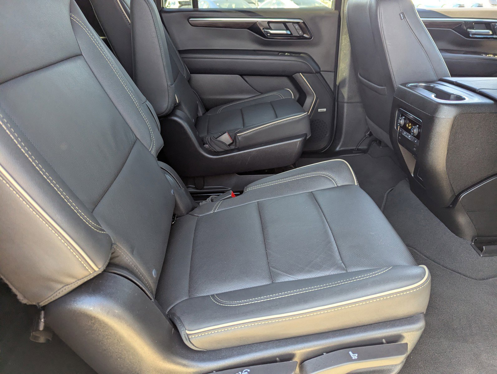 Certified 2025 Chevrolet Suburban Premier image 14