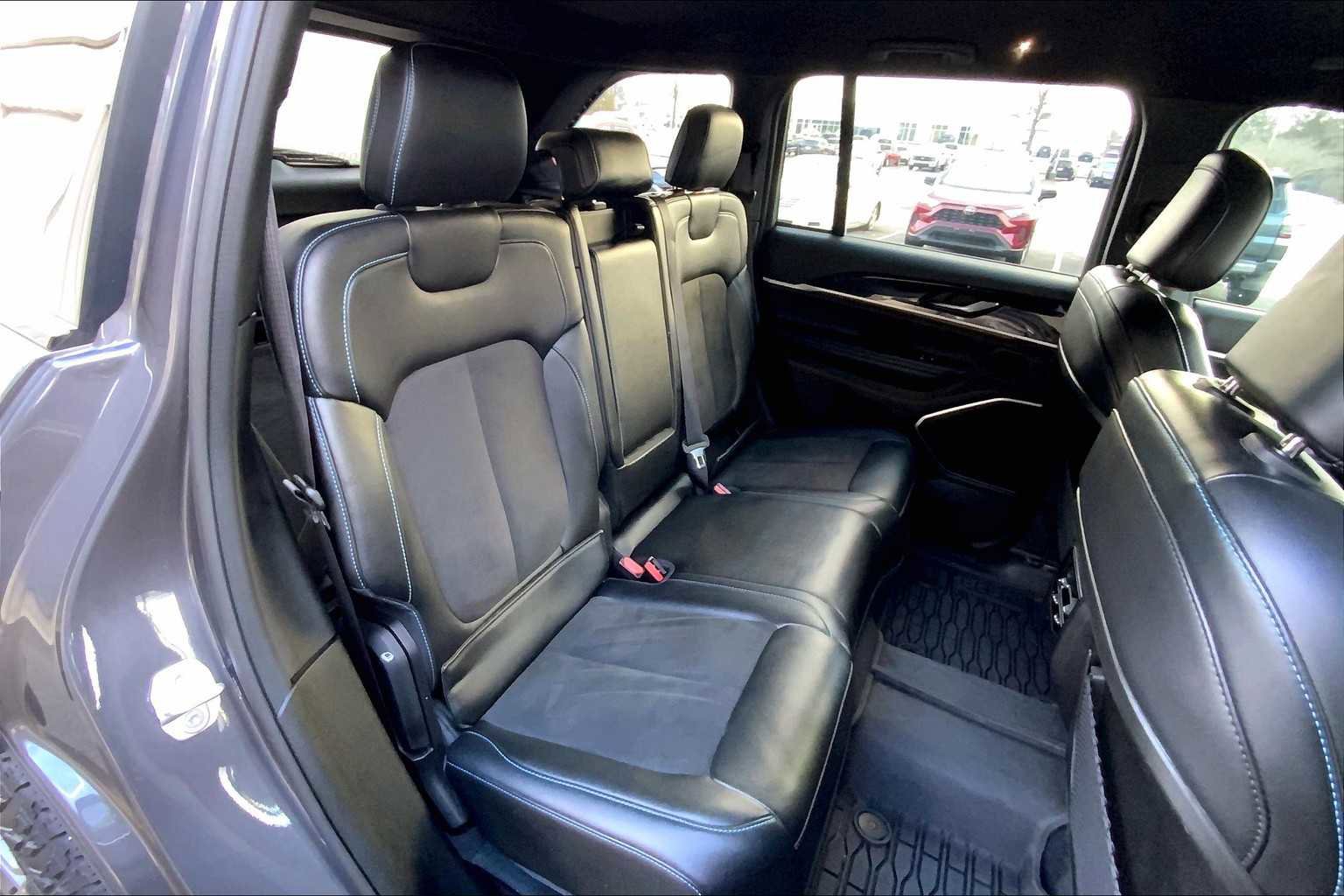 Used 2022 Jeep Grand Cherokee Trailhawk image 19