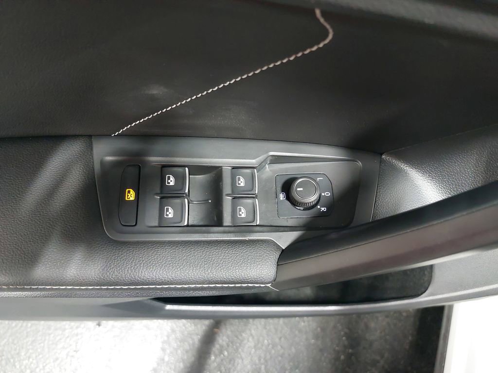 Used 2022 Volkswagen Tiguan SE image 27