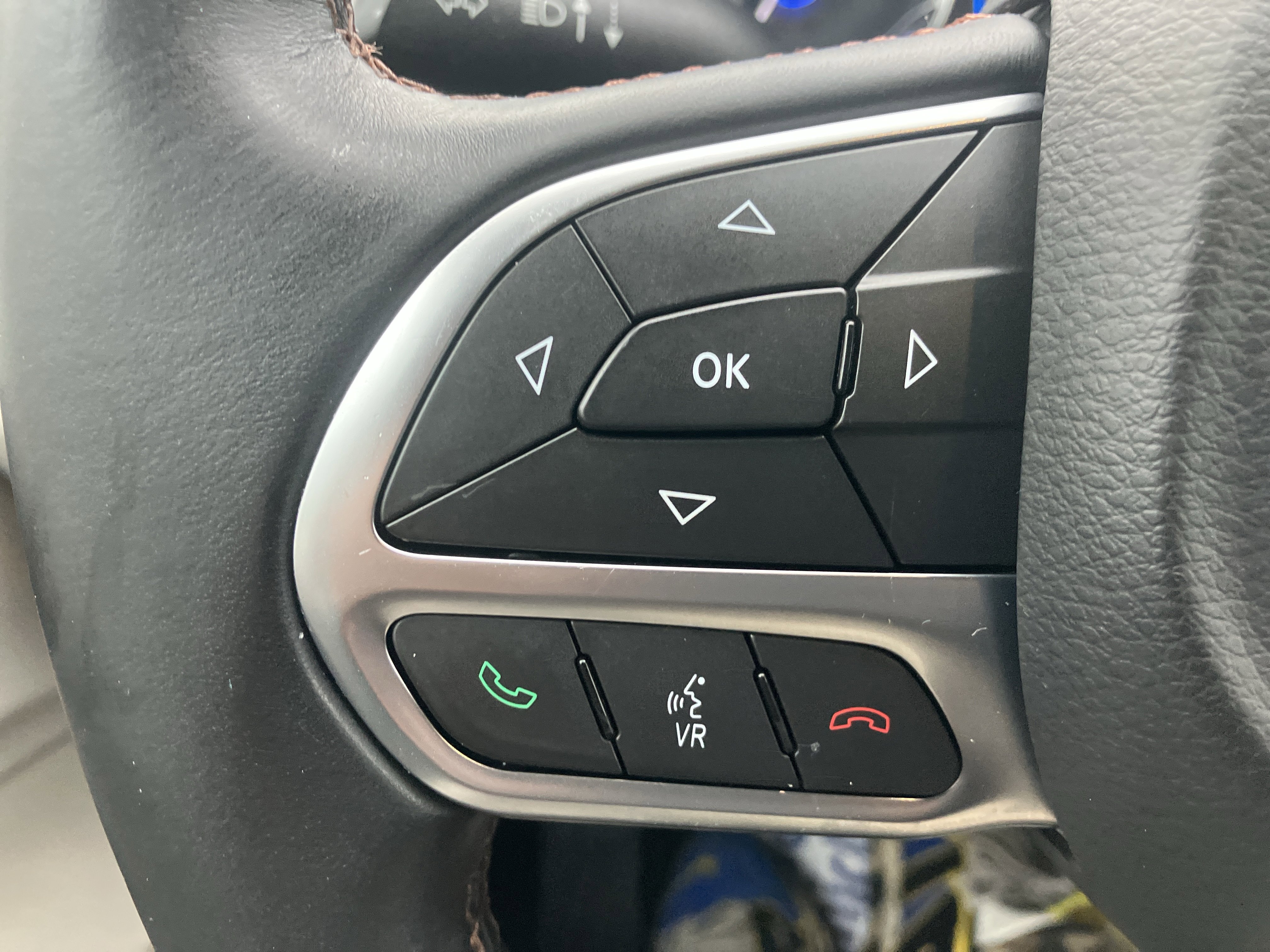 Used 2017 Chrysler Pacifica Touring-L w/ Tire & Wheel Group image 24