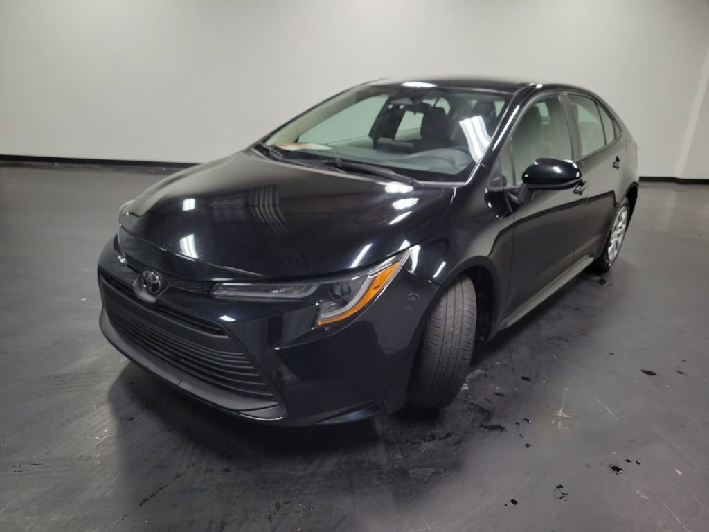 Used 2023 Toyota Corolla LE FWD image 4