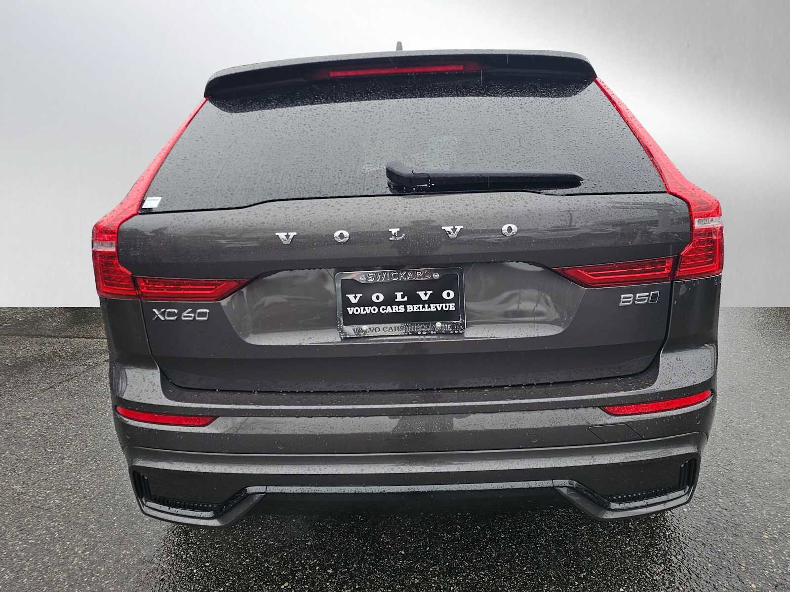 Certified 2025 Volvo XC60 B5 Plus image 4