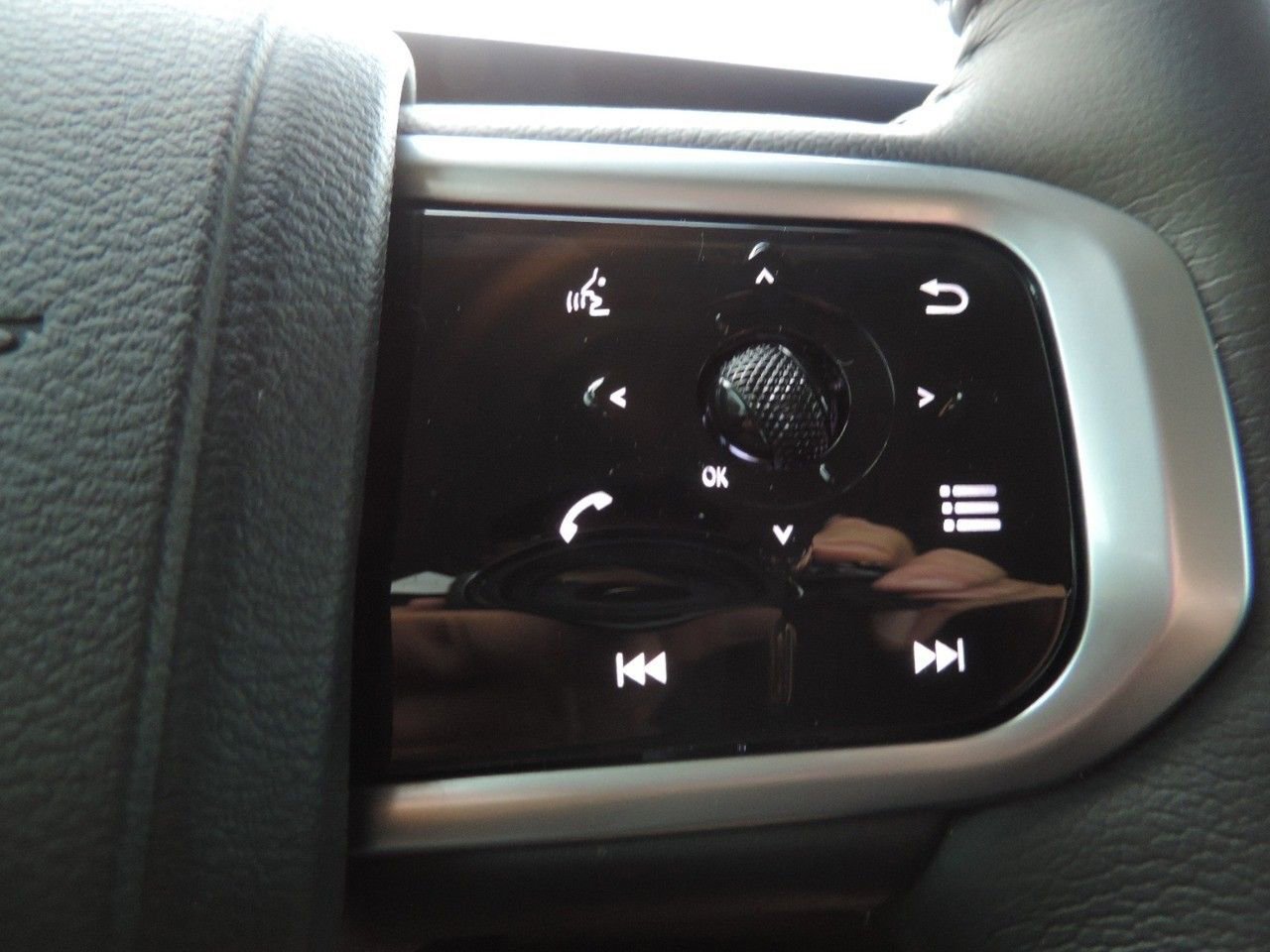 Used 2025 Nissan Armada SV image 28