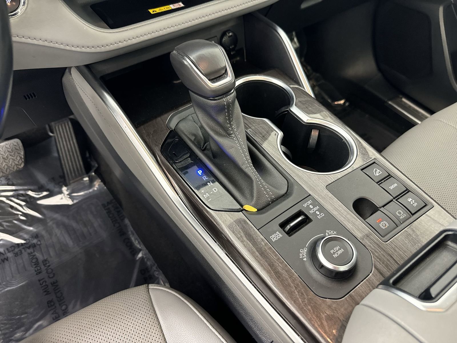Used 2023 Toyota Highlander Platinum image 17