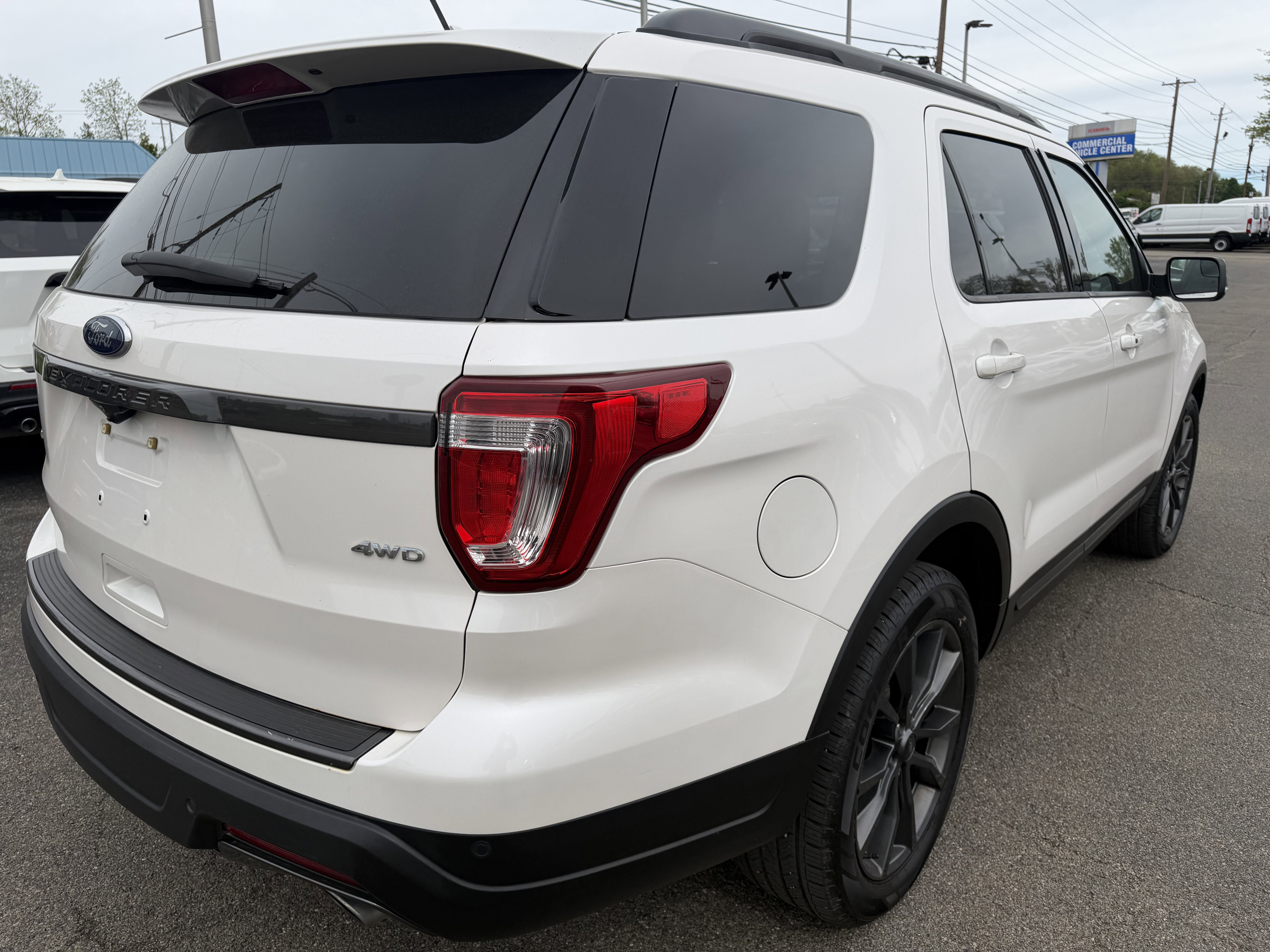 Used 2018 Ford Explorer XLT w/ Equipment Group 202A AWD/4WD image 2