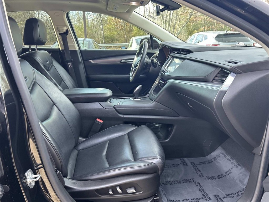 Used 2017 Cadillac XT5 Luxury image 16