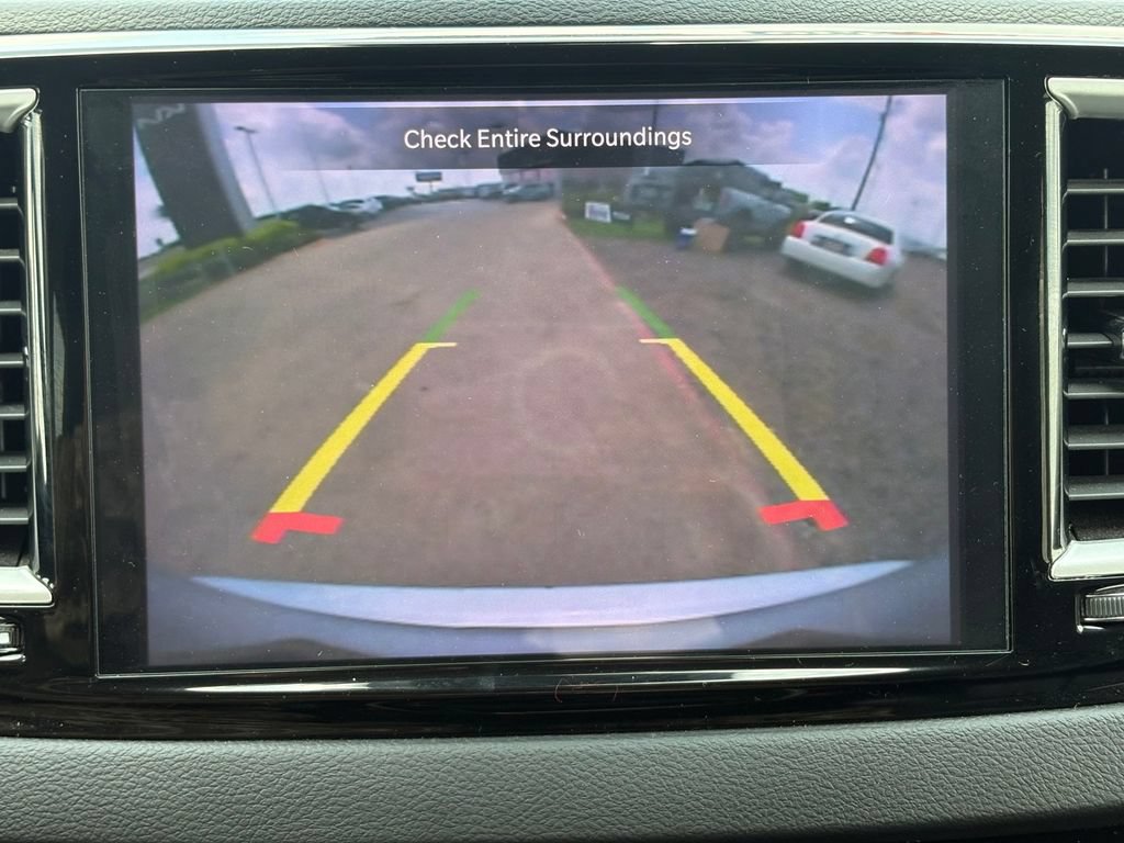 Used 2023 Chrysler Pacifica Touring-L FWD image 31