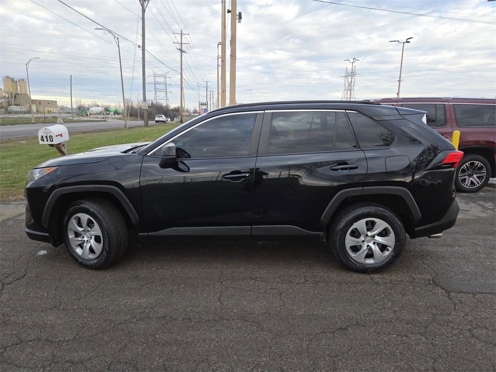 Used 2021 Toyota RAV4 LE image 9